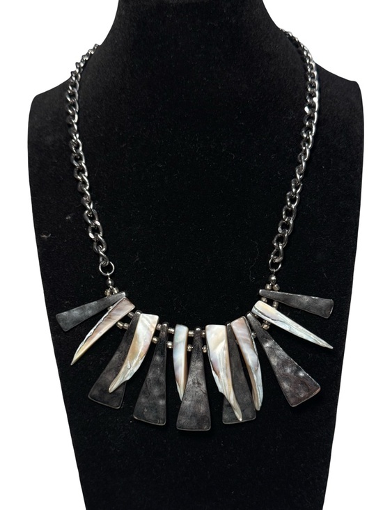 Jewelry - ▫️🪙 Statement Iridescent Black and Silver Shell Pendant Necklace 🪙▫️